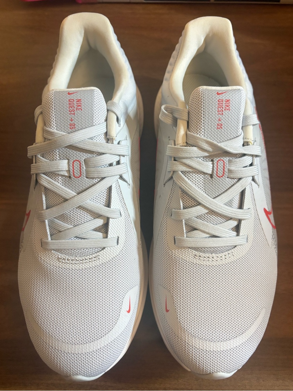 Nike Quest 5 Womens Running Shoes - nwot